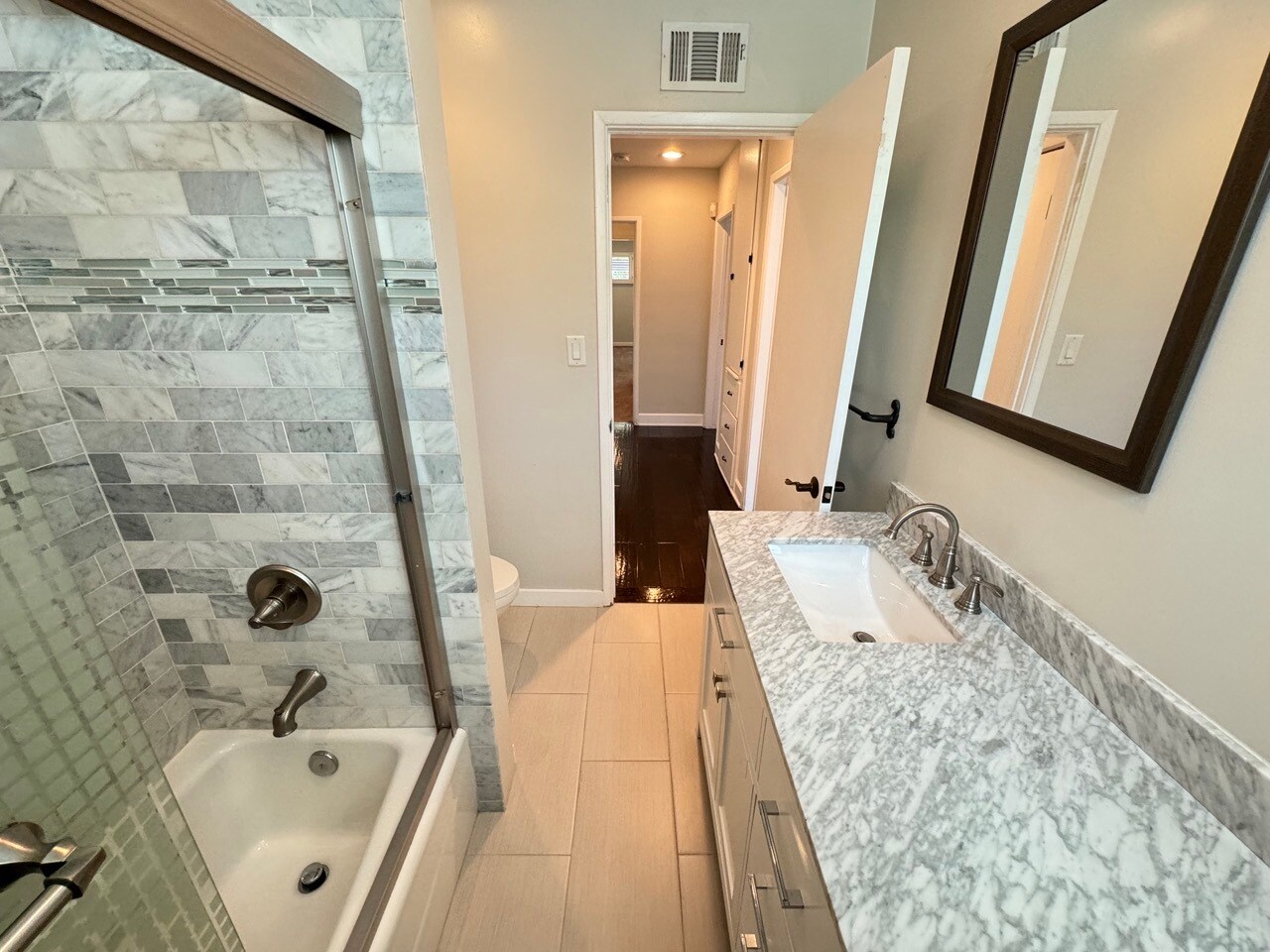 Building Photo - 3957 Woodfield Dr