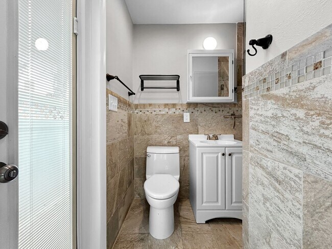 Building Photo - 17615 Lee Ave