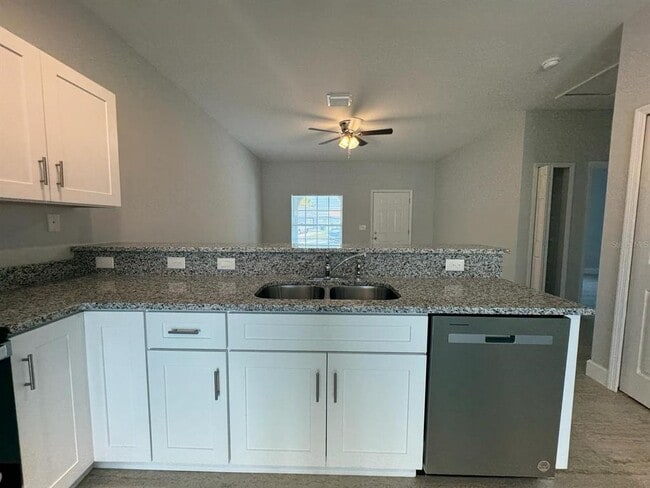 Building Photo - 726 Bobcat Ct