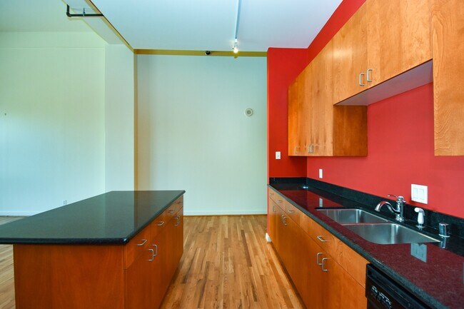 Building Photo - 915 Franklin St