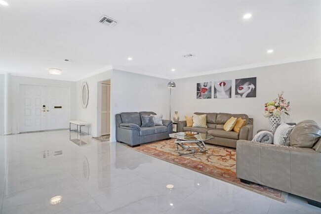 Building Photo - 4101 NE 24th Ave