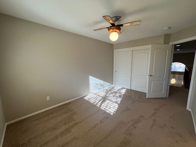 Building Photo - 4 Bedroom with Bedroom Downstairs, Pool, O...
