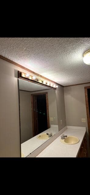 Building Photo - 425 Lakewood Dr