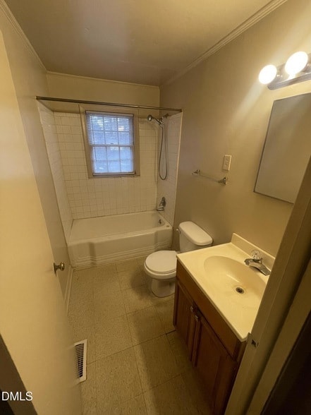 Building Photo - 429 Rose Ln