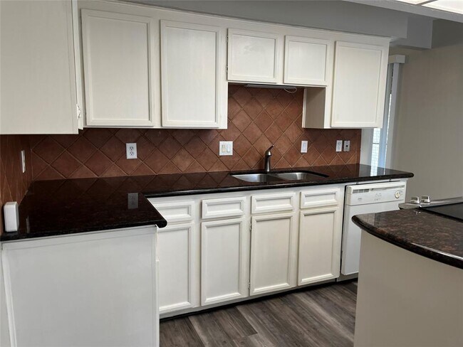 Building Photo - 1722 Sullins Way