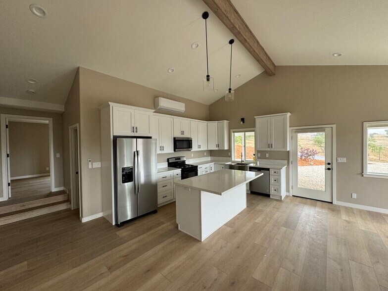 Building Photo - 215 Burkhill Ln