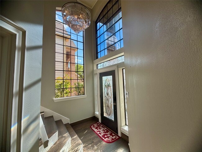 Building Photo - 8006 Oakwood Bend Dr