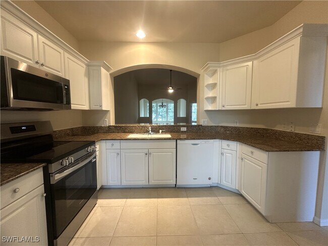 Building Photo - 1320 Charleston Square Dr