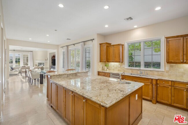Building Photo - 25420 Prado De Azul