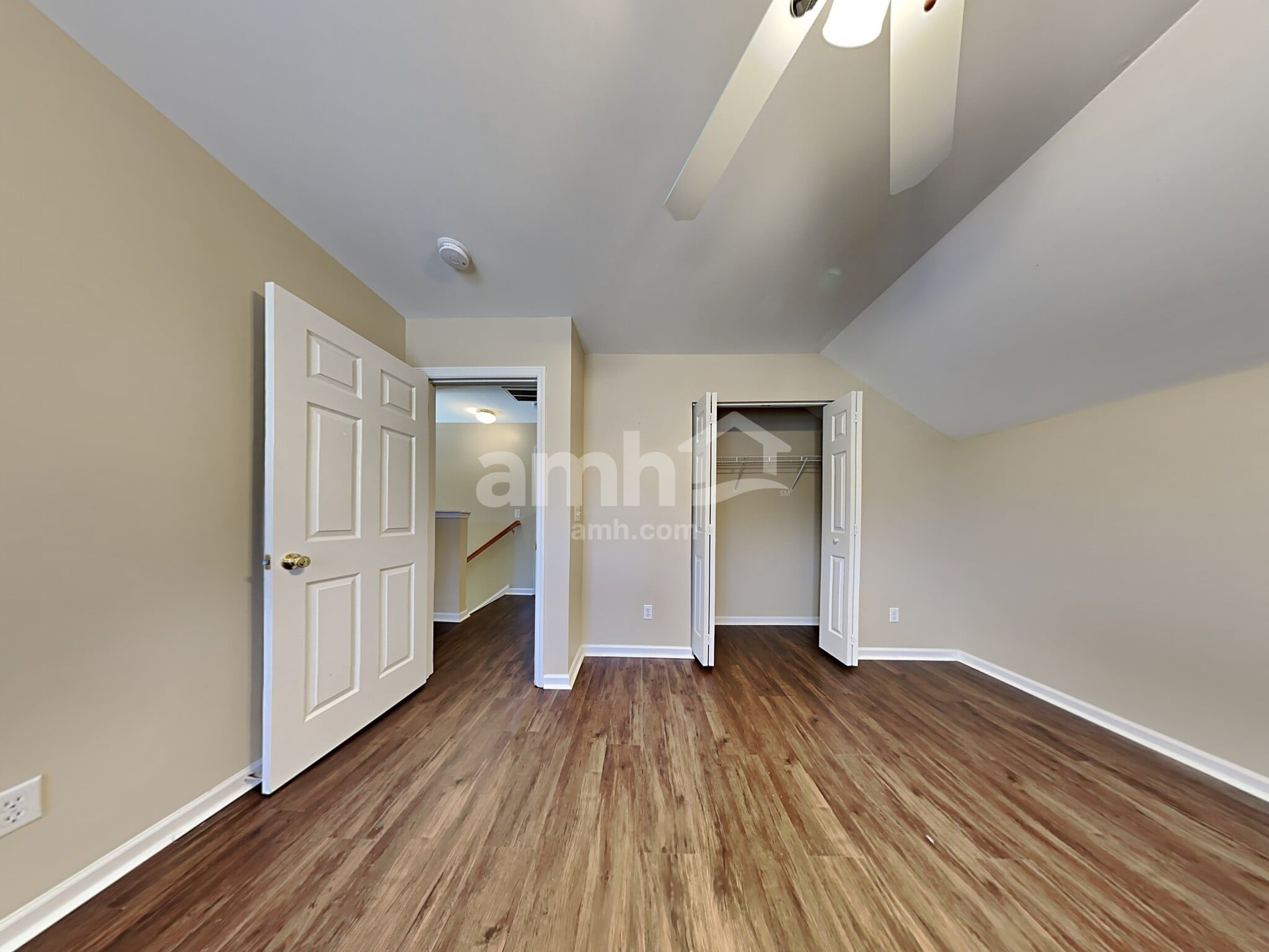 Building Photo - 9001 Greenbriar Dr