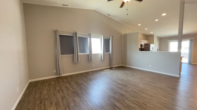 Building Photo - Hawthorne Lake…3 Bedroom 2 Bath