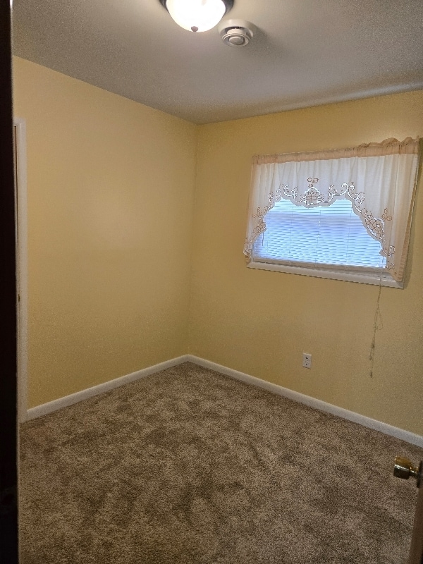 Building Photo - 1249 E Walnut St