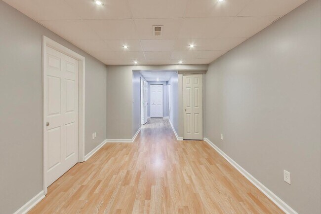 Building Photo - 5769 Yellowrose Ct
