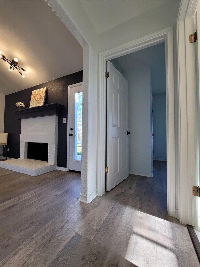 Building Photo - 208 Newcastle Dr