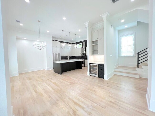 Building Photo - 2122 Blalock Rd