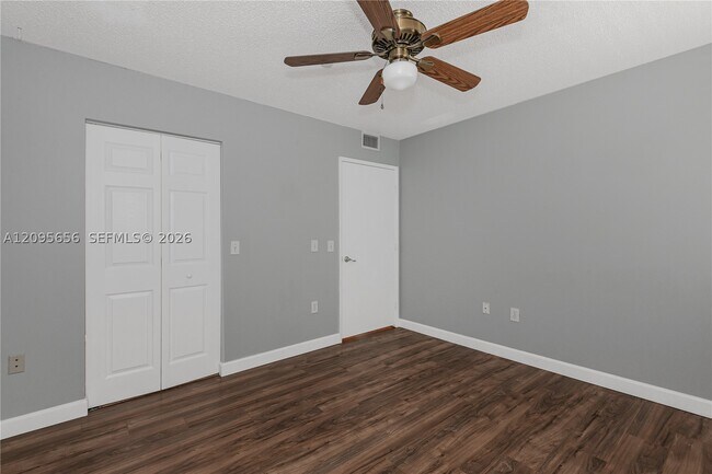 Building Photo - 550 SW 138th Ave