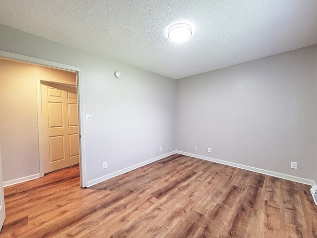Building Photo - 8600 Reedy Creek Rd