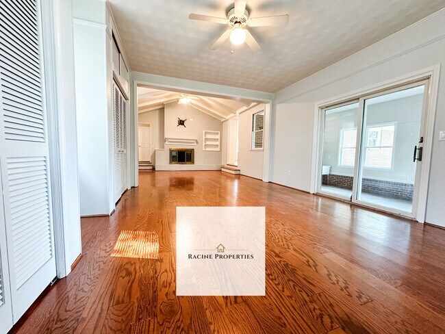 Building Photo - Beautiful Brick Ranch in Taylors, SC