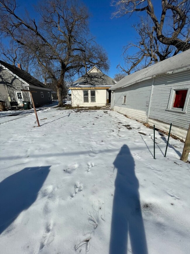 Building Photo - Affordable 3 Bedroom 1.5 Bath in Hutchinson