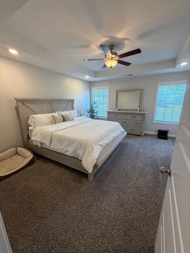 Building Photo - 3 Bedroom 2 1/2 Bath Home For Rent Near Post!