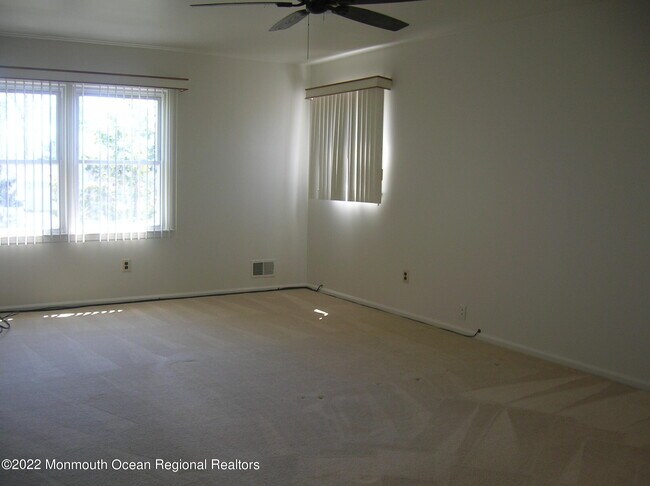 Building Photo - 15 Cardinal Ct