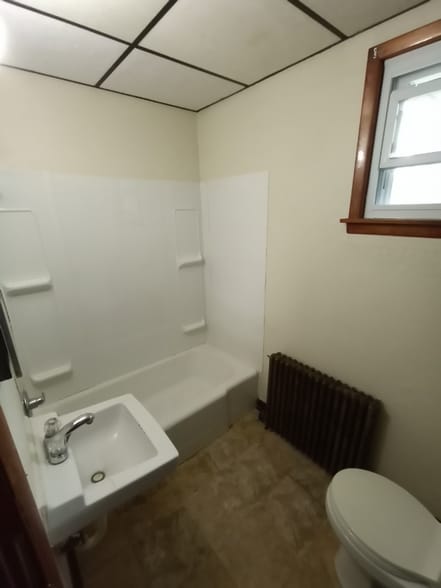 Building Photo - 206 Edwin Ave SE