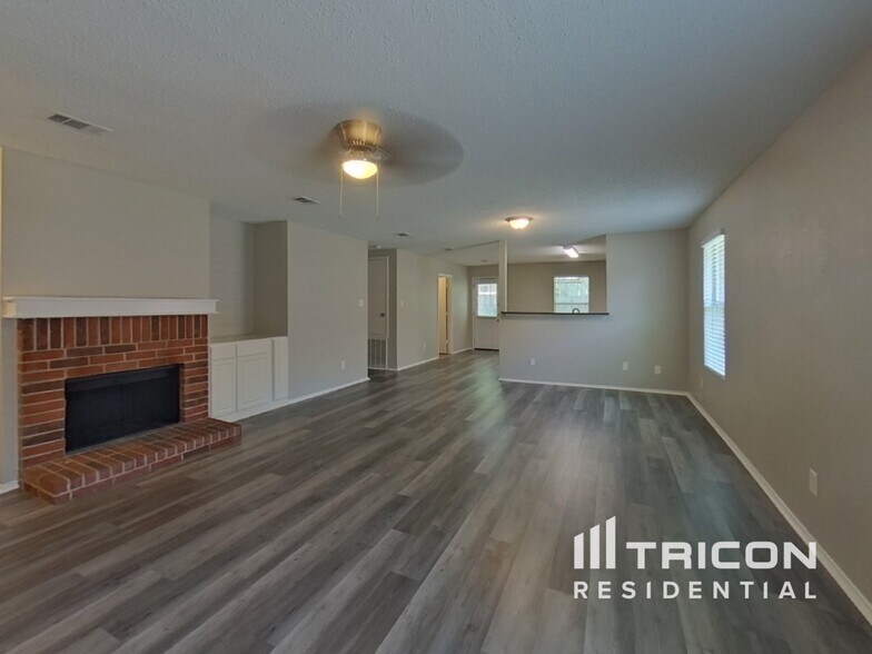 Building Photo - 5221 Bedfordshire Dr