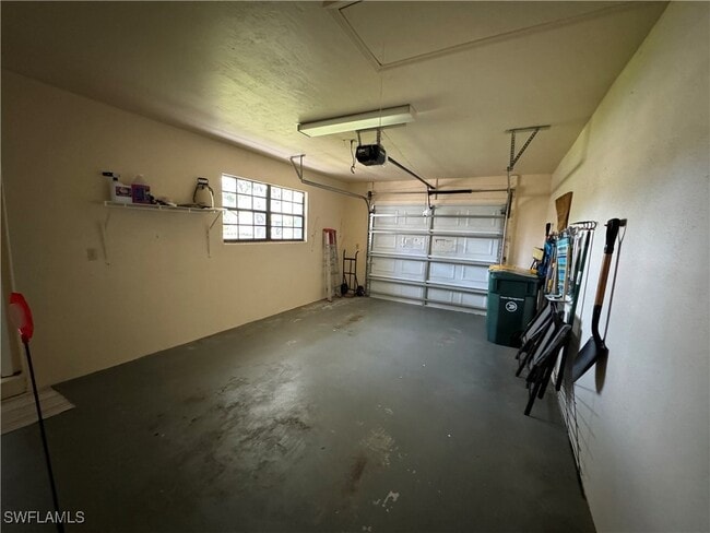 Building Photo - 1334 Park Lake Dr