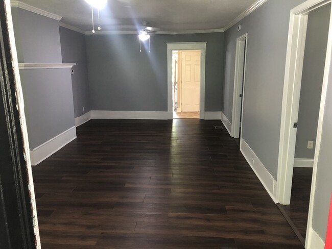 Building Photo - Great Location ! Spacious Backyard!