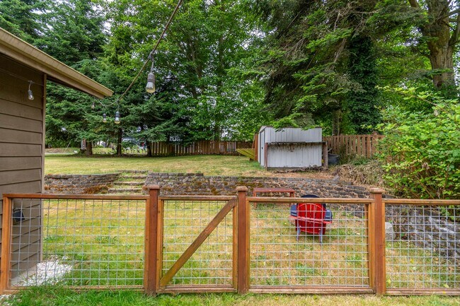 Building Photo - Cozy Home Close to Beach! Your New 3 Bed, ...