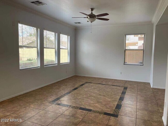 Building Photo - 1704 S Falcon Dr
