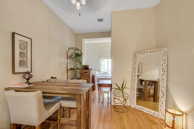 Building Photo - 1110 Clinton St