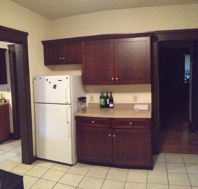 Building Photo - 411 Hawthorne Ct