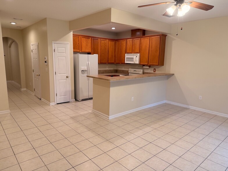 Building Photo - 773 Crystal Way