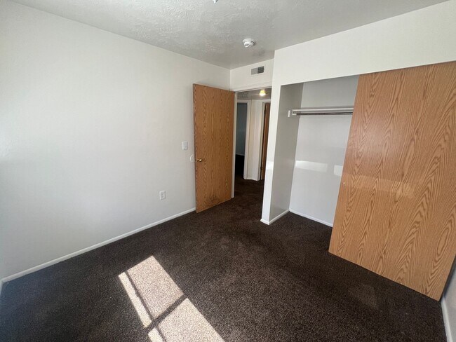 Building Photo - 857 Meadow Pine Ct