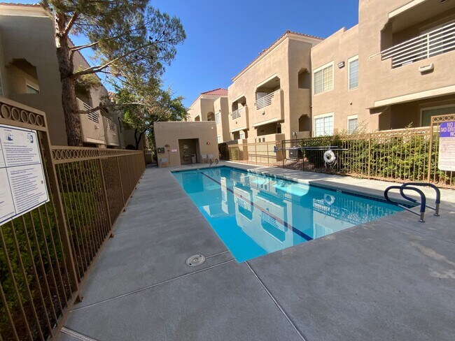 Building Photo - 2 Bed, 2 Bath, Condo with Pools, Fitness Center & Balcony located in Las Vegas, Nevada.