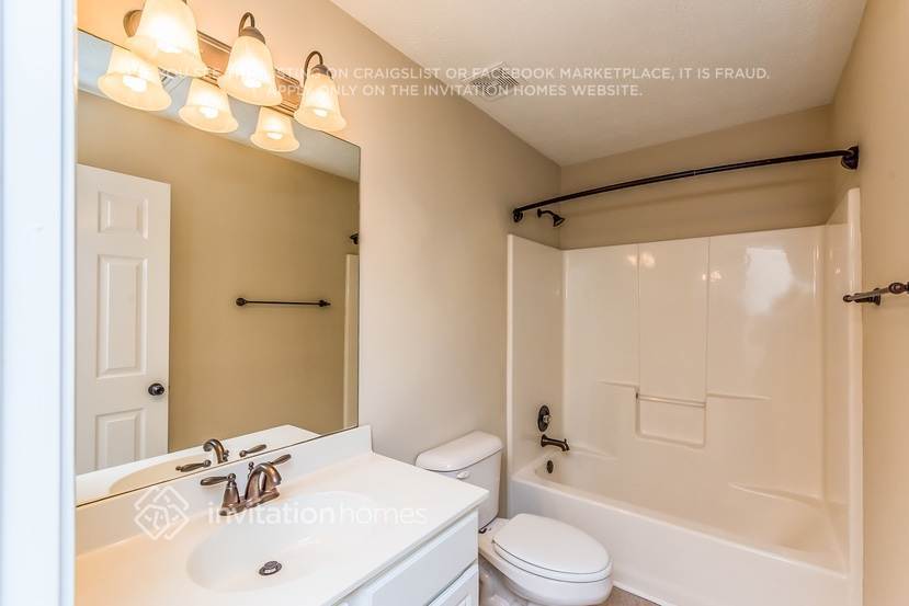 Building Photo - 1040 Deer Hollow Dr