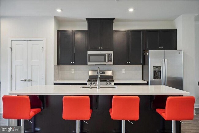 Building Photo - 6070 Fallfish Ct