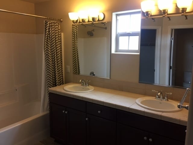 Building Photo - River Oaks Home For Rent