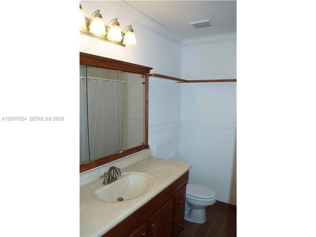 Building Photo - 459 Lakeview Dr