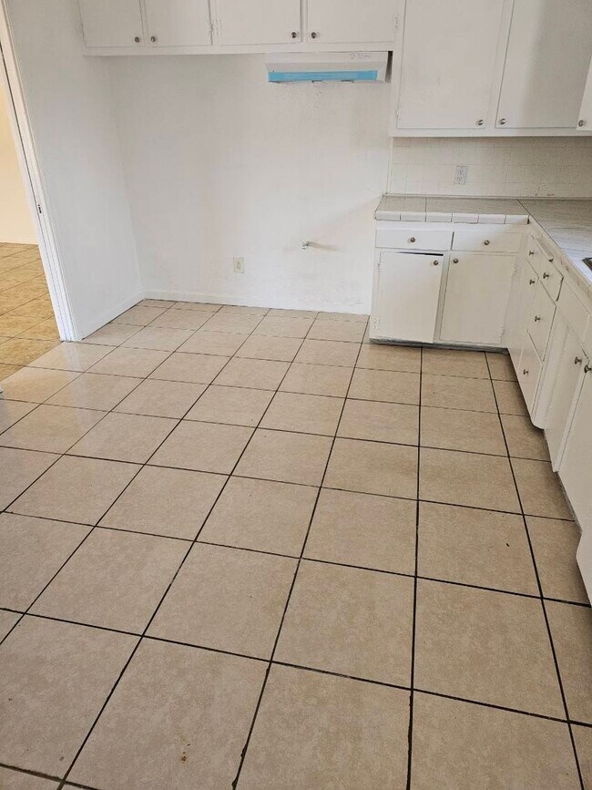 Building Photo - 1111-1117 W 91st St