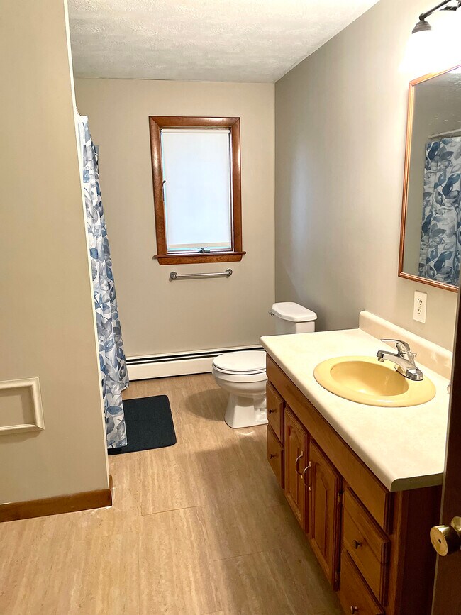 Building Photo - In-Law Suite