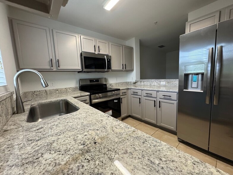 Building Photo - 9093 Gervais Cir
