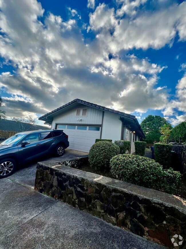 Building Photo - Spacious & Desirable 4/2/2 Single Family H...