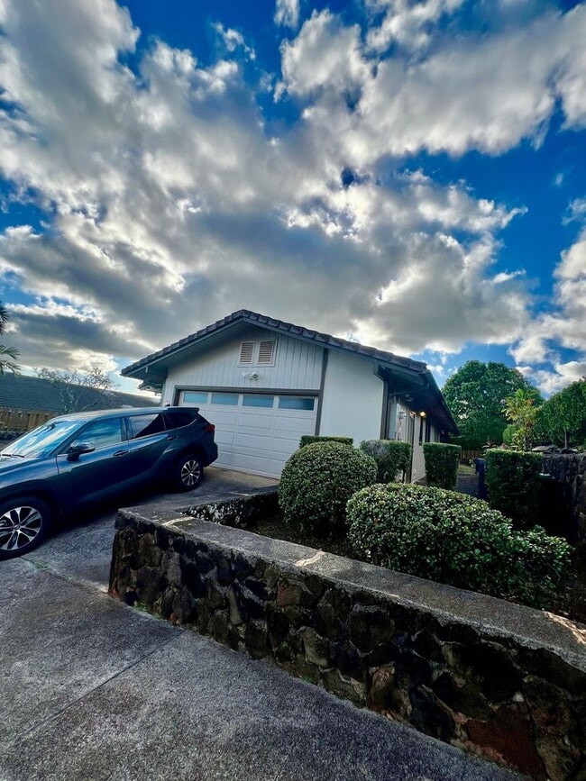 Primary Photo - Spacious & Desirable 4/2/2 Single Family H...