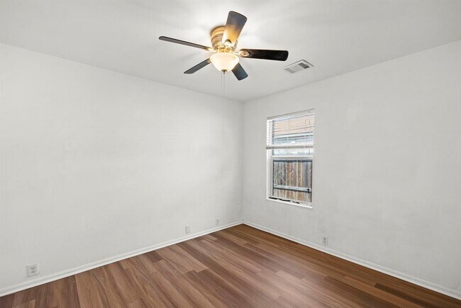 Building Photo - 789 Kingfisher Ln