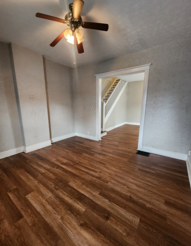 Building Photo - Westside Spacious Three Bedroom Two Story ...