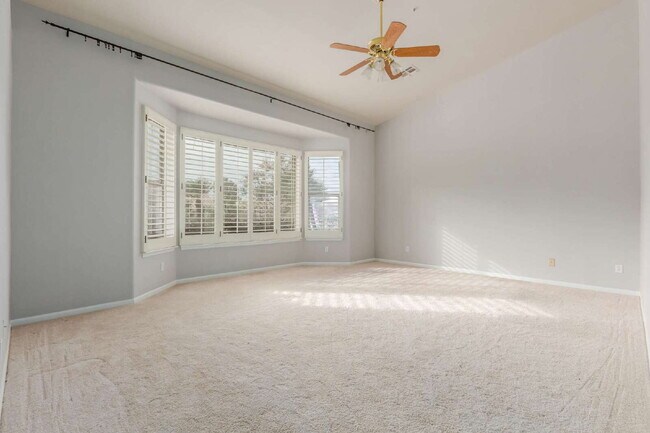 Building Photo - "Discover Your Dream Oasis: Spacious 4-Bedroom Retreat in Scottsdale's Paradise Drive!"