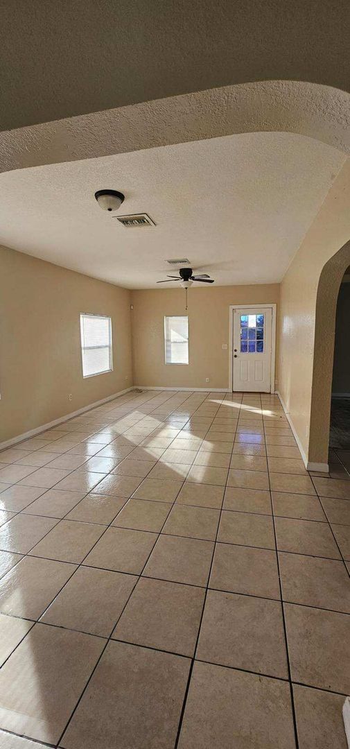 Building Photo - Central Lakeland Rental