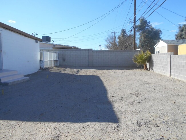 Building Photo - Charming Single-Story Home located in the ...